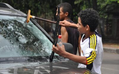 Niños en situación de pobreza están siendo captados por grupos armados en Venezuela, según OVV