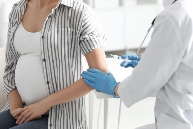 La OPS recomienda vacunar a embarazadas después del primer trimestre de gestación