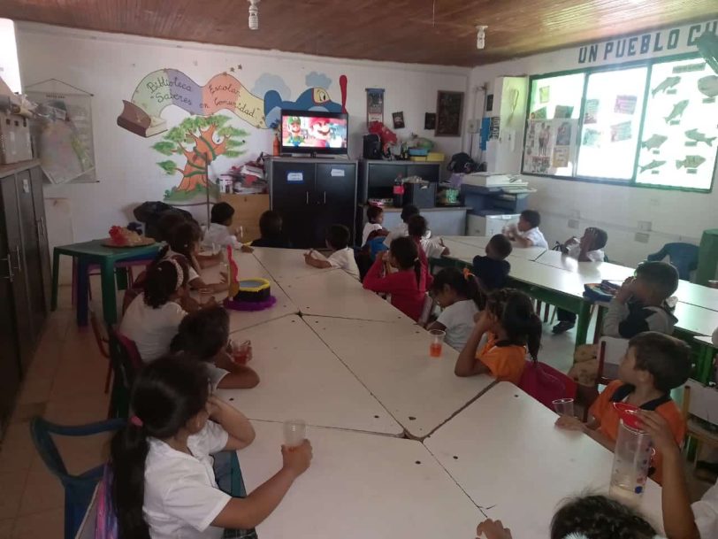 Amazonas: niños venezolanos cruzan el Orinoco para recibir una mejor educación en Colombia