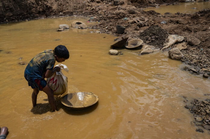 El trabajo infantil pone en riesgo a la niñez venezolana