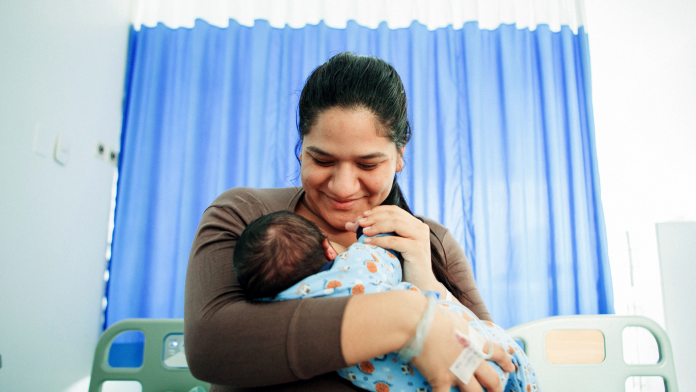 Uno de cada 10 nacimientos en Colombia, en 2021, fueron de madres venezolanas