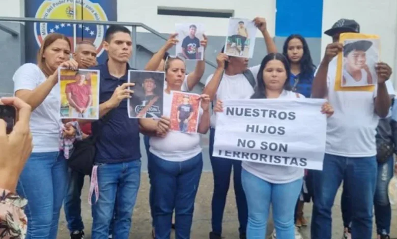 Madres de niños detenidos denuncian que suspendieron las visitas