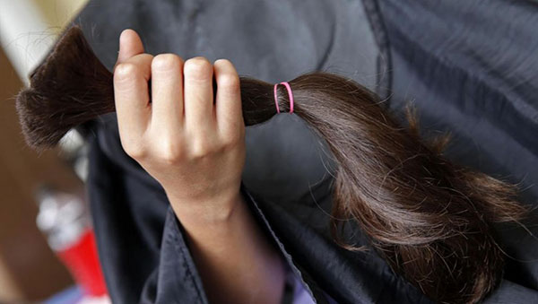 Madre Wayuu vende su cabello para salvar a sus hijos del hambre